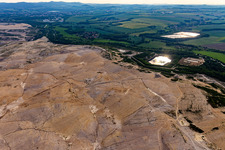 Vue aérienne de Zones exploitées dans la mine de lignite à ciel ouvert "PGE Górnictwo i Energetyka Konwencjonalna Oddział Kopalnia Węgla Brunatnego Turów à Bogatynia dans le département Basse-Silésie, Pologne
