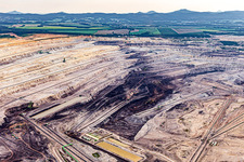 Vue aérienne de Mine à ciel ouvert de lignite Turów "PGE Górnictwo i Energetyka Konwencjonalna Oddział Kopalnia Węgla Brunatnego Turów à Białopole dans le département Basse-Silésie, Pologne