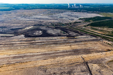 Vue aérienne de Mine de lignite à ciel ouvert "PGE Górnictwo i Energetyka Konwencjonalna Oddział Kopalnia Węgla Brunatnego Turów à Opolno-Zdrój dans le département Basse-Silésie, Pologne