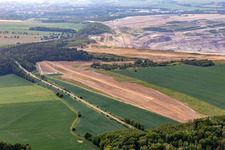 Vue aérienne de Bordure de démolition de la mine à ciel ouvert de lignite "PGE Górnictwo i Energetyka Konwencjonalna Oddział Kopalnia Węgla Brunatnego Turów à Białopole dans le département Basse-Silésie, Pologne