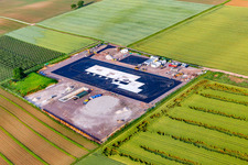 Vue aérienne de Chantier pour la fondation d'une halle agricole à Insheim dans le département Rhénanie-Palatinat, Allemagne