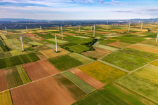 Vue aérienne de Parc éolien d'Offenbach à Bellheim dans le département Rhénanie-Palatinat, Allemagne