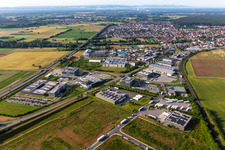 Vue aérienne de Zone commerciale dans la vallée de Speyer depuis le nord à Rülzheim dans le département Rhénanie-Palatinat, Allemagne