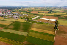Vue aérienne de Développement de l'extension nord de la zone commerciale dans la vallée de Spire depuis l'est à Rülzheim dans le département Rhénanie-Palatinat, Allemagne