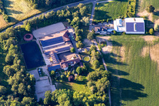 Vue aérienne de Centre équestre sur la rive haute à Hagenbach dans le département Rhénanie-Palatinat, Allemagne
