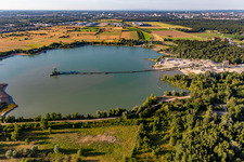 Vue aérienne de Epplesee du sud à le quartier Silberstreifen in Rheinstetten dans le département Bade-Wurtemberg, Allemagne