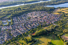 Vue aérienne de Du sud-est à le quartier Neuburgweier in Rheinstetten dans le département Bade-Wurtemberg, Allemagne