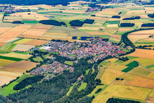 Vue aérienne de Du sud-ouest à le quartier Steinbach in Burghaun dans le département Hesse, Allemagne
