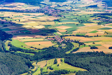 Vue aérienne de De l'ouest à le quartier Erdmannrode in Schenklengsfeld dans le département Hesse, Allemagne