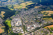 Vue aérienne de Du sud-est à le quartier Klein-Altenstädten in Aßlar dans le département Hesse, Allemagne
