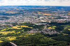 Vue aérienne de Embouchure de la Moselle dans le Rhin depuis l'est à le quartier Altstadt in Koblenz dans le département Rhénanie-Palatinat, Allemagne