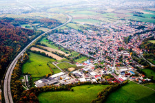 Vue aérienne de Ville vue de l'est à Dielheim dans le département Bade-Wurtemberg, Allemagne