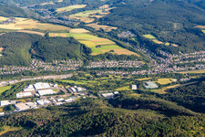 Vue aérienne de Zone industrielle d'Am Kreuz à le quartier Weierbach in Idar-Oberstein dans le département Rhénanie-Palatinat, Allemagne