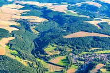 Vue aérienne de Odenbachtal depuis le nord à Adenbach dans le département Rhénanie-Palatinat, Allemagne