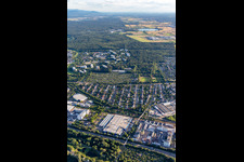 Vue aérienne de METRO Karlsruhe devant la Hardecksiedlung à le quartier Grünwinkel in Karlsruhe dans le département Bade-Wurtemberg, Allemagne
