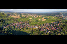 Quartier Schweigen in Schweigen-Rechtenbach dans le département Rhénanie-Palatinat, Allemagne vu d'un drone