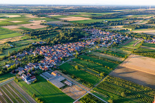 Vue aérienne de Du sud-ouest à Winden dans le département Rhénanie-Palatinat, Allemagne