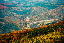Vue aérienne de Château Zwingenberg à Zwingenberg dans le département Bade-Wurtemberg, Allemagne