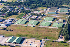 Photographie aérienne de DeCA CDC Germersheim. DLA Distribution Europe Germersheim est le plus grand bureau de vente de DLA Distribution sur le continent européen et une plateforme de distribution avancée pour l'armée américaine. à Lingenfeld dans le département Rhénanie-Palatinat, Allemagne
