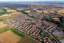 Vue aérienne de Dans le vol d'une alouette à Kuhardt dans le département Rhénanie-Palatinat, Allemagne