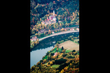 Vue aérienne de Complexe du château Zwingenberg au-dessus du Neckar à Zwingenberg dans le département Bade-Wurtemberg, Allemagne