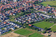 Vue aérienne de Nouvelle zone de développement dans le domaine du tabac à Hatzenbühl dans le département Rhénanie-Palatinat, Allemagne