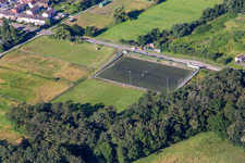Vue aérienne de Terrain de sport Minderslachen à le quartier Minderslachen in Kandel dans le département Rhénanie-Palatinat, Allemagne
