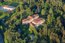 Vue aérienne de Buddha's Way GmbH & Co. KG à le quartier Siedelsbrunn in Wald-Michelbach dans le département Hesse, Allemagne