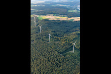 Vue aérienne de Parc éolien à le quartier Günterfürst in Erbach dans le département Hesse, Allemagne