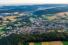 Vue aérienne de Du sud-est à Bad König dans le département Hesse, Allemagne