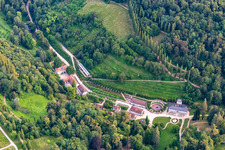 Vue aérienne de Parc national de Fürstenlager : fontaine thermale et village dans le parc paysager d'une résidence d'été princière du XVIIIe siècle :///fuerstenlager. à le quartier Auerbach in Bensheim dans le département Hesse, Allemagne