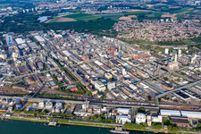 Photographie aérienne de Usine chimique au bord du Rhin http à le quartier BASF in Ludwigshafen am Rhein dans le département Rhénanie-Palatinat, Allemagne