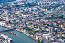 Vue aérienne de Route surélevée B44 menant au pont Kurt Schumacher sur le Rhin à le quartier Hemshof in Ludwigshafen am Rhein dans le département Rhénanie-Palatinat, Allemagne