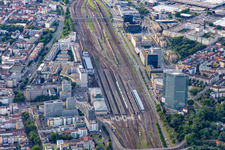 Vue aérienne de Gare centrale de Mannheim et tour Victoria à le quartier Schwetzingerstadt in Mannheim dans le département Bade-Wurtemberg, Allemagne