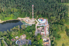 Vue aérienne de Montagnes russes Sky Scream dans un parc de vacances en Allemagne à Haßloch dans le département Rhénanie-Palatinat, Allemagne