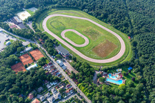 Vue aérienne de Circuit de course sur piste en sable du club de course et d'équitation Herxheim eV et circuit automobile de l'association de sport automobile de Herxheim à Herxheim bei Landau dans le département Rhénanie-Palatinat, Allemagne