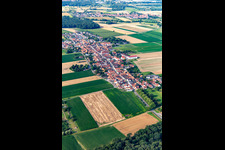 Vue aérienne de Du nord-est à le quartier Hayna in Herxheim bei Landau dans le département Rhénanie-Palatinat, Allemagne