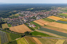 Vue aérienne de Du nord-est à Kandel dans le département Rhénanie-Palatinat, Allemagne