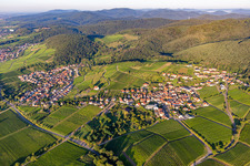 Vue aérienne de Du nord-est à le quartier Gleiszellen in Gleiszellen-Gleishorbach dans le département Rhénanie-Palatinat, Allemagne