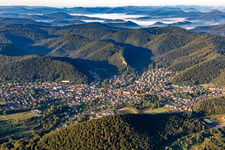 Vue aérienne de Du nord à Hauenstein dans le département Rhénanie-Palatinat, Allemagne
