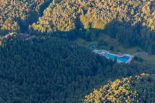 Vue aérienne de Piscine extérieure de Wasgau Hauenstein à Hauenstein dans le département Rhénanie-Palatinat, Allemagne