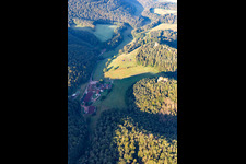 Vue aérienne de Bärenbrunner Hof dans le Bärenbrunnertal à Busenberg dans le département Rhénanie-Palatinat, Allemagne