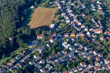 Vue aérienne de Saint-Joseph et château d'eau à le quartier Erlenbrunn in Pirmasens dans le département Rhénanie-Palatinat, Allemagne