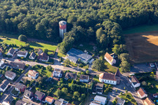 Vue aérienne de Garderie St-Joseph et Magic Forest au château d'eau à le quartier Erlenbrunn in Pirmasens dans le département Rhénanie-Palatinat, Allemagne