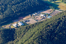 Vue aérienne de Super-Dubber Kinderland et Magic Power Technology GmbH dans le parc d'activités de Neudahn à Dahn dans le département Rhénanie-Palatinat, Allemagne