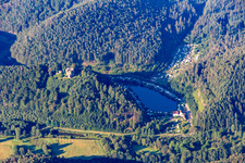 Vue aérienne de Camping Neudahner Weiher depuis le nord à Dahn dans le département Rhénanie-Palatinat, Allemagne