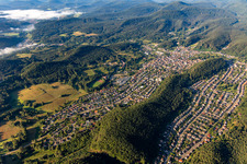 Vue aérienne de Du nord-ouest à Dahn dans le département Rhénanie-Palatinat, Allemagne