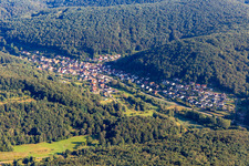 Vue aérienne de Du sud à Waldrohrbach dans le département Rhénanie-Palatinat, Allemagne