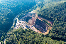 Vue aérienne de Carrière PfalzGranit dans la vallée du Kaiserbach à Waldhambach dans le département Rhénanie-Palatinat, Allemagne