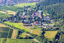 Vue aérienne de Hôpital Palatinat de Psychiatrie et de Neurologie Département de Psychiatrie Générale « Landeck » von Norden à Klingenmünster dans le département Rhénanie-Palatinat, Allemagne